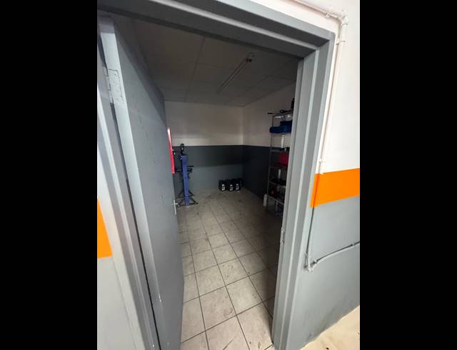 996M² OFFICE FOR SALE IN KOMANI PARK